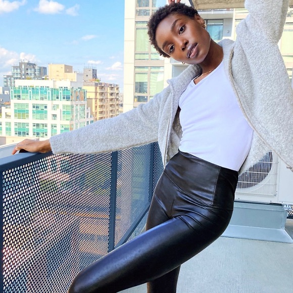 Aritzia Pants - Aritzia Faux leather leggings